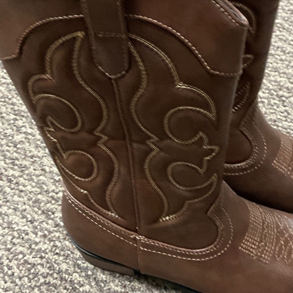 Cat & Jack Kids' Brown Embroidered Boots - Picture 4 of 5